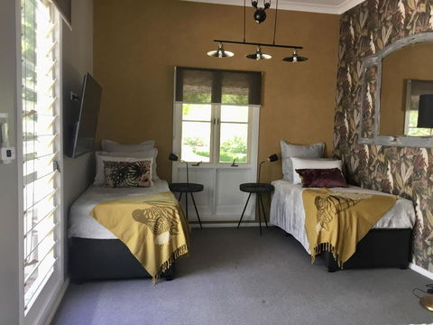 Chanticleer Gardens Barn Cottage With A Pool - Accommodation Georgetown 14