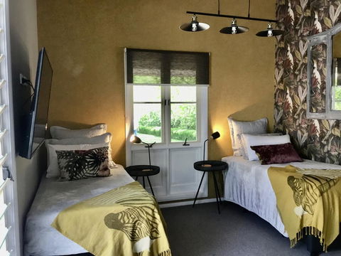 Chanticleer Gardens Barn Cottage With A Pool - Accommodation Georgetown 6