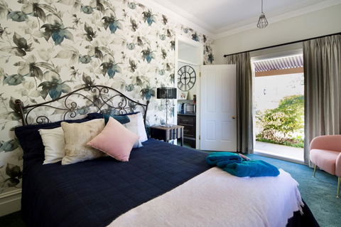 Chanticleer Gardens Barn Cottage With A Pool - Accommodation Georgetown 35