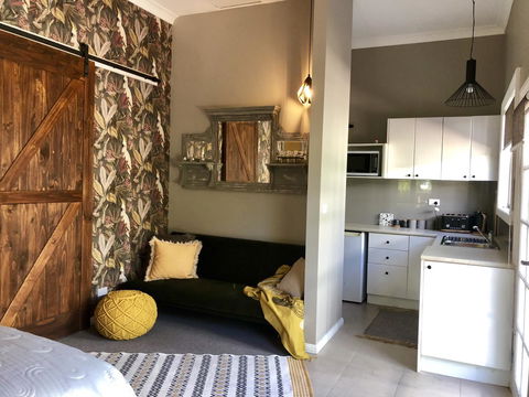 Chanticleer Gardens Barn Cottage With A Pool - Accommodation Georgetown 19