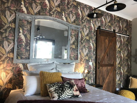 Chanticleer Gardens Barn Cottage With A Pool - Accommodation Georgetown 20