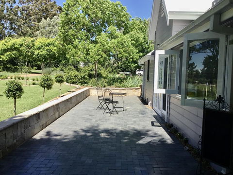 Chanticleer Gardens Barn Cottage With A Pool - Accommodation Georgetown 4
