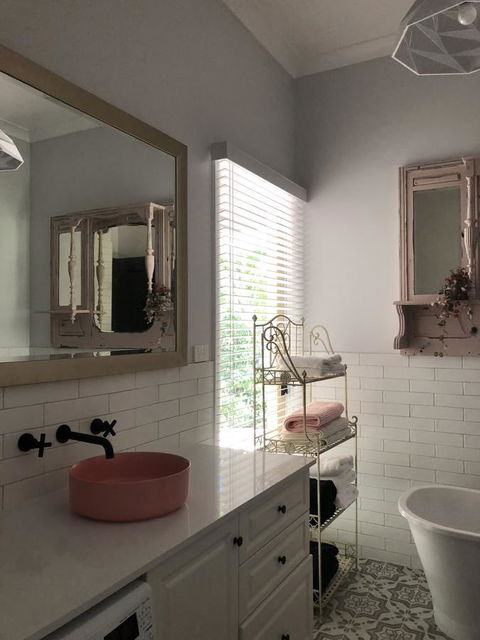 Chanticleer Gardens Barn Cottage With A Pool - Accommodation Georgetown 33