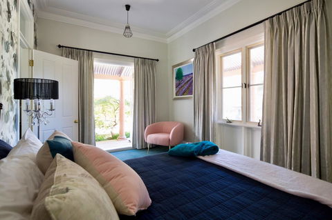 Chanticleer Gardens Barn Cottage With A Pool - Accommodation Georgetown 36