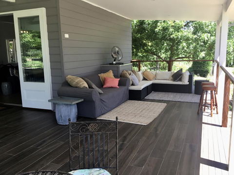 Chanticleer Gardens Barn Cottage With A Pool - Accommodation Georgetown 1