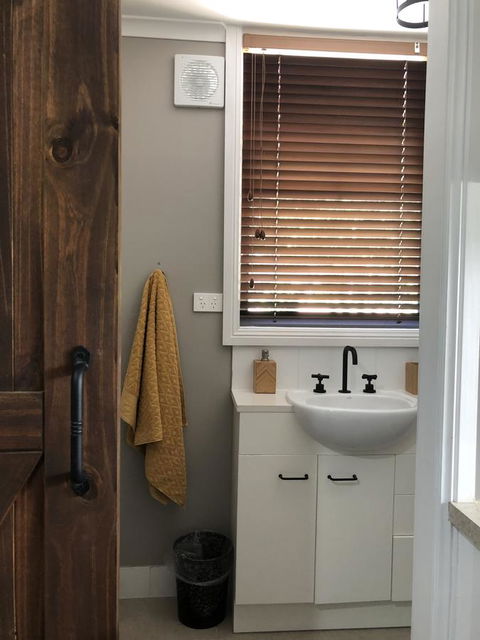 Chanticleer Gardens Barn Cottage With A Pool - Accommodation Georgetown 22