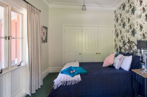 Chanticleer Gardens Barn Cottage With A Pool - Accommodation Georgetown 40