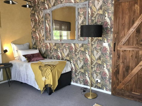 Chanticleer Gardens Barn Cottage With A Pool - Accommodation Georgetown 2
