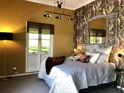 Chanticleer Gardens Barn Cottage With A Pool - Accommodation Georgetown 18