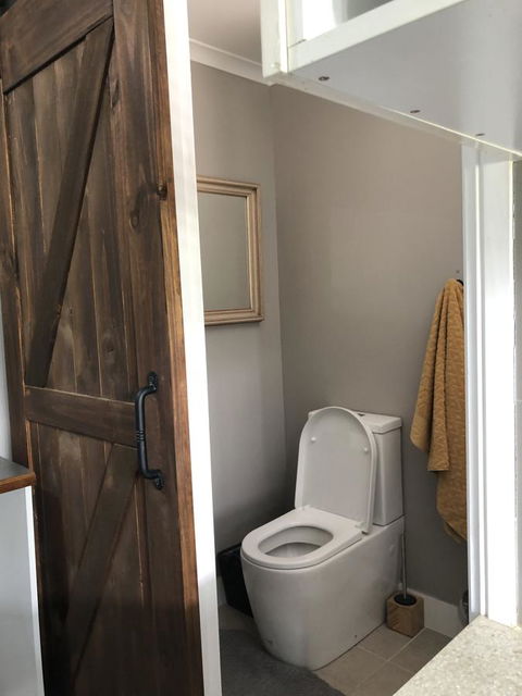 Chanticleer Gardens Barn Cottage With A Pool - Accommodation Georgetown 21