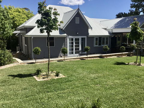 Chanticleer Gardens Barn Cottage With A Pool - Accommodation Georgetown 9