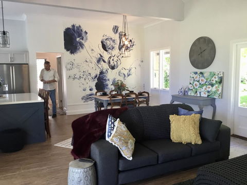 Chanticleer Gardens Barn Cottage With A Pool - Accommodation Georgetown 13