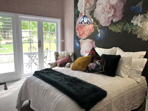 Chanticleer Gardens Barn Cottage With A Pool - Accommodation Georgetown 0