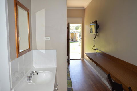 Brolga Hotel Motel - Coleambally - Accommodation Georgetown 3