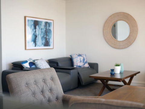Panoramic Harbour Views And Unbeatable Comfort - Accommodation Georgetown 10