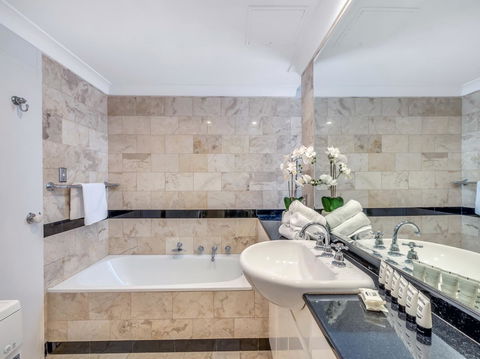 Panoramic Harbour Views And Unbeatable Comfort - Accommodation Georgetown 4