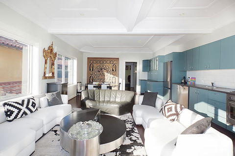 Art Deco Apartment With Breathtaking Water Views - Accommodation Georgetown 7