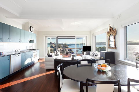 Art Deco Apartment With Breathtaking Water Views - Accommodation Georgetown 0