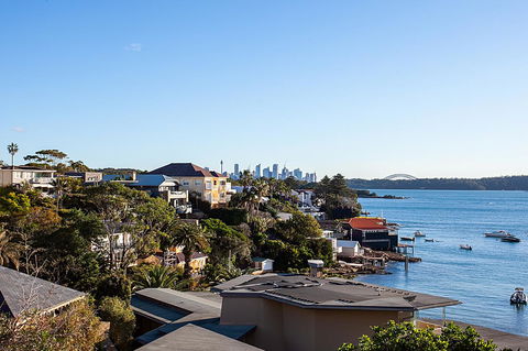 Art Deco Apartment With Breathtaking Water Views - Accommodation Georgetown 11
