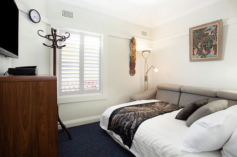 Art Deco Apartment With Breathtaking Water Views - Accommodation Georgetown 9