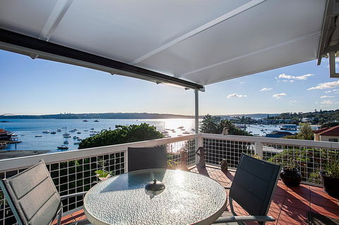 Art Deco Apartment With Breathtaking Water Views - Accommodation Georgetown 3
