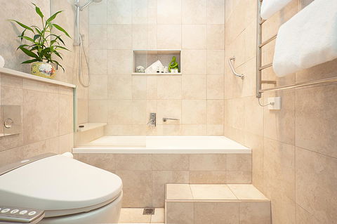 Art Deco Apartment With Breathtaking Water Views - Accommodation Georgetown 5