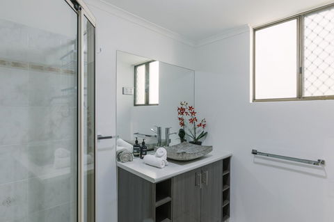 CitySide Apartment - 2 Bedroom With Private Courtyard - Accommodation Georgetown 16