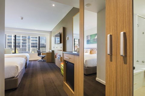 Crowne Plaza Canberra, An IHG Hotel - Accommodation Georgetown 23