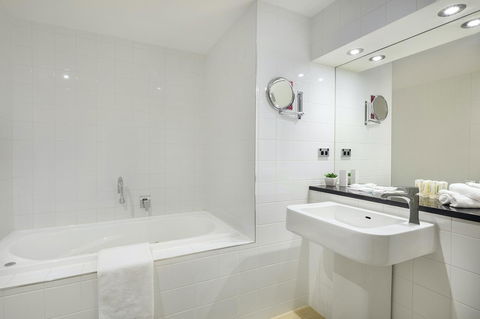 Crowne Plaza Canberra, An IHG Hotel - Accommodation Georgetown 28