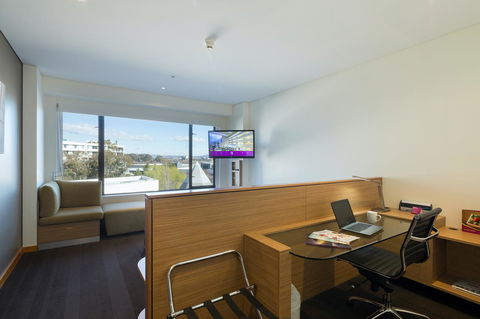 Crowne Plaza Canberra, An IHG Hotel - Accommodation Georgetown 15