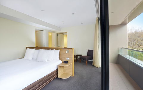 Crowne Plaza Canberra, An IHG Hotel - Accommodation Georgetown 13