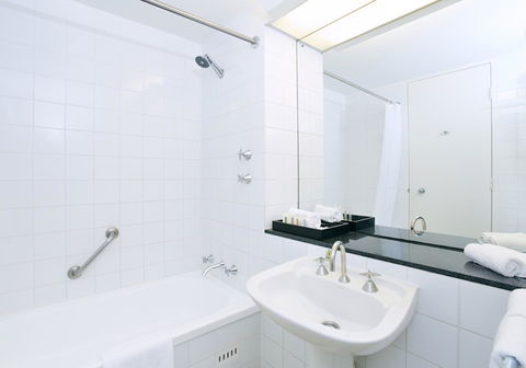 Crowne Plaza Canberra, An IHG Hotel - Accommodation Georgetown 25