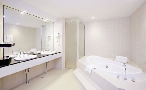 Crowne Plaza Canberra, An IHG Hotel - Accommodation Georgetown 20