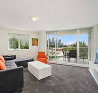 Bridge and Sails - Views of the Bridge and Opera House from this Executive 2BR Apartment in Darlinghurst - Accommodation Georgetown