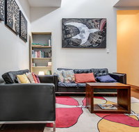 Bright and airy home tucked away in funky Newtown - Accommodation Georgetown