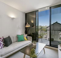 Bright Modern Apartment w Parking and Gym Near CBD - Accommodation Georgetown