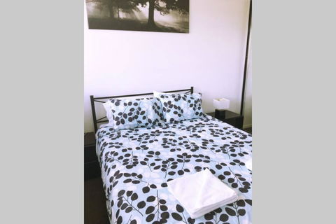 Bright, Modern, Stylish - Top Floor Apt - Woden - Accommodation Georgetown 2