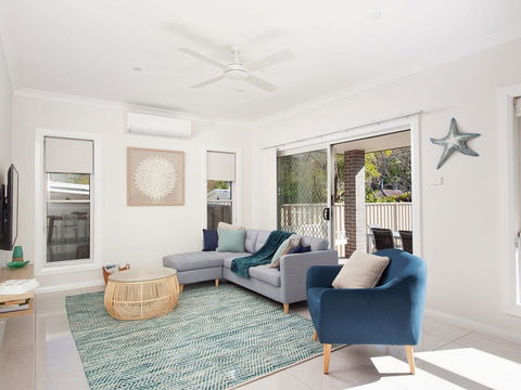 C A L M At Beautiful Shoal Bay - Accommodation Georgetown 0