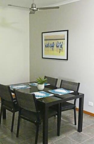Cable Beach 1 Bed RESORT Apartment Private Wifi - Accommodation Georgetown 3