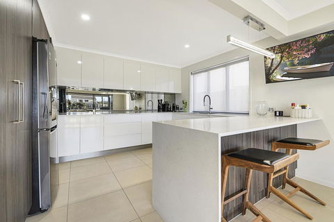CANAL HOME NEAR MOOLOOLABA - Accommodation Georgetown 3
