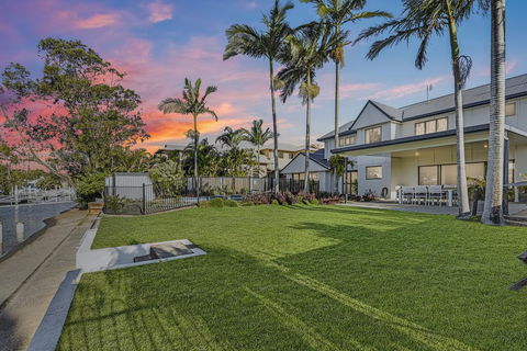 CANAL HOME NEAR MOOLOOLABA - Accommodation Georgetown 0
