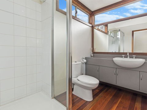 CASTWOOD VILLA No. 1 - Accommodation Georgetown 1