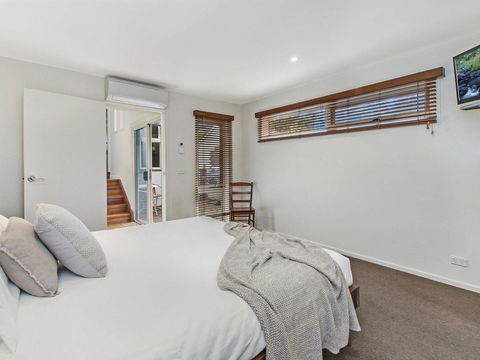 CASTWOOD VILLA No. 1 - Accommodation Georgetown 0