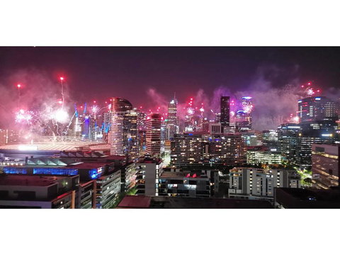 Chic, Modern & Stylish.Stunning Views,Free Parking - Accommodation Georgetown 2