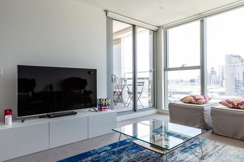 Chic, Modern & Stylish.Stunning Views,Free Parking - Accommodation Georgetown 0