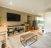 Chic Pet Friendly  500m to the Beach w/ parking - Accommodation Georgetown