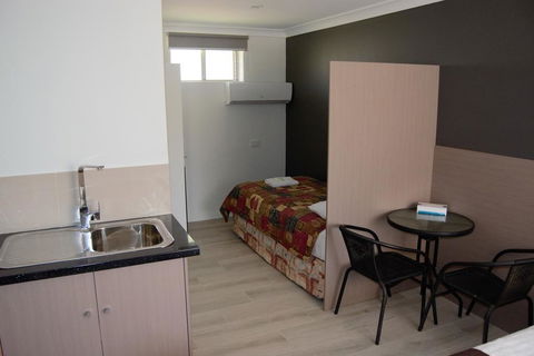 Civic Motor Inn - Accommodation Georgetown 1