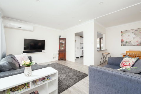 Comfy & Convenient @ Homebush West 300 Steps Train - Accommodation Georgetown 1