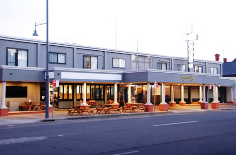 Commodore Motor Inn - Accommodation Georgetown 0