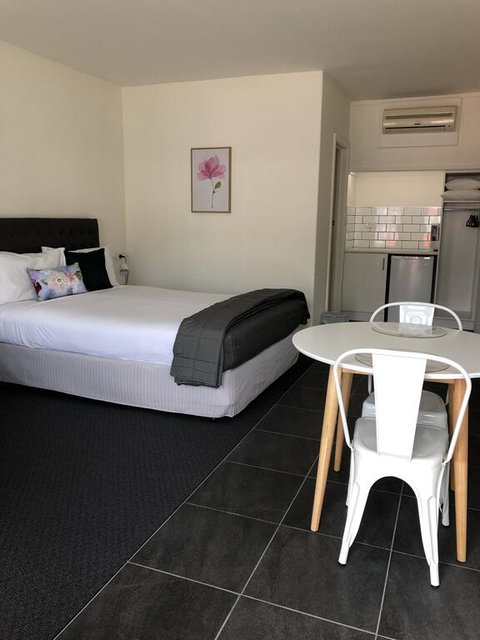 Commodore Motor Inn - Accommodation Georgetown 3